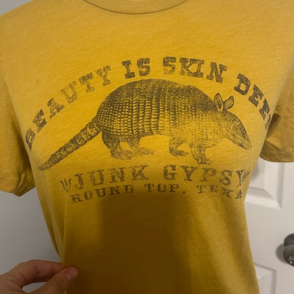 Junk gypsy brand beauty is skin deep armadillo mustard tshirt - Picture 3 of 7